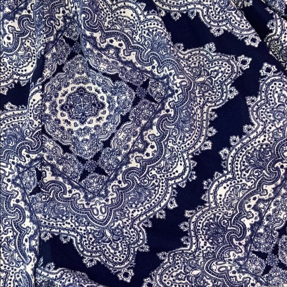 Beautiful Patterned Romper - Picture 3 of 6